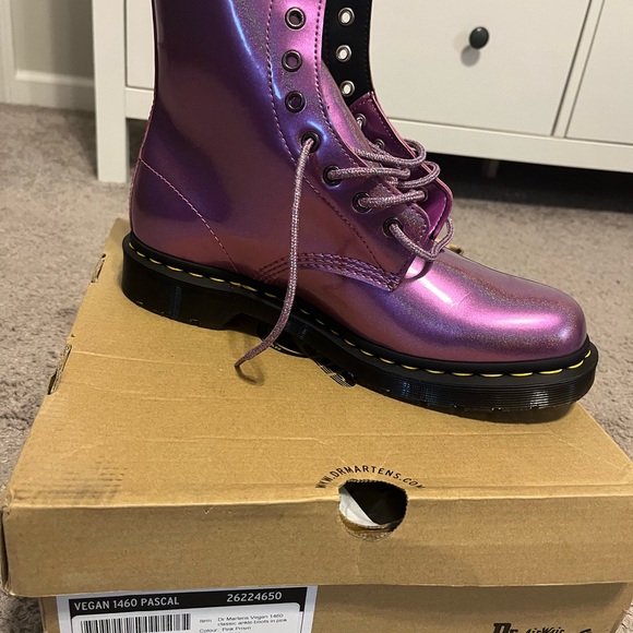 Original Box Men’s Size US-11 Pink Never been worn. - Picture 2 of 6